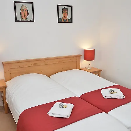Spacieux Avec Balcon Sud, Centre Station, Parking, A Foret - Fr-1-425-125 Apartment